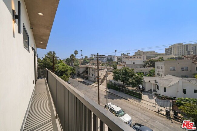 Building Photo - 257 S Park View St