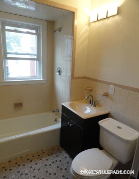 Building Photo - 18 Bond St