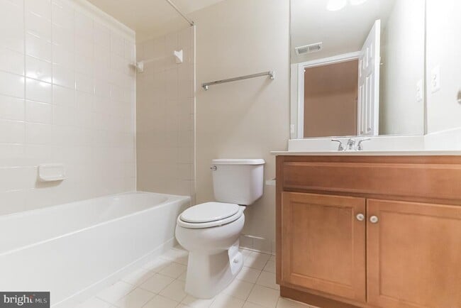 Building Photo - 2440 Battery Hill Cir