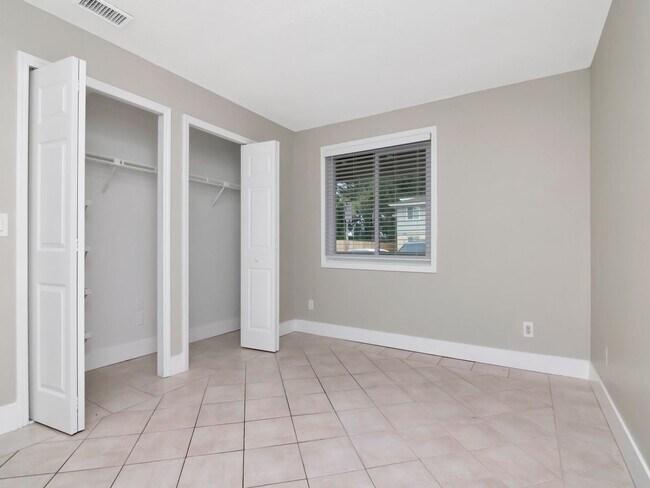 Building Photo - Ground Floor 2 Bedroom 2 Bath - Gated Comm...