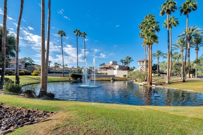 Building Photo - REMODELED/FURNISHED 1 Bed Condo in PRIME L...
