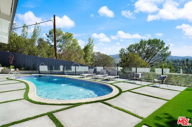 Building Photo - 4670 Brewster Dr