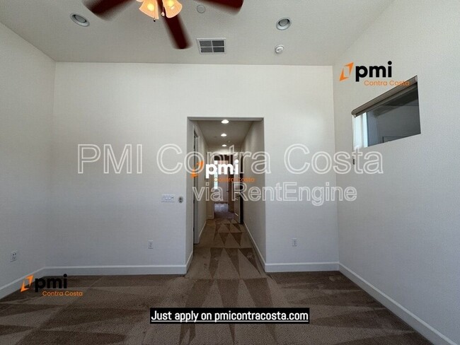 Building Photo - 5217 S Esprit Loop