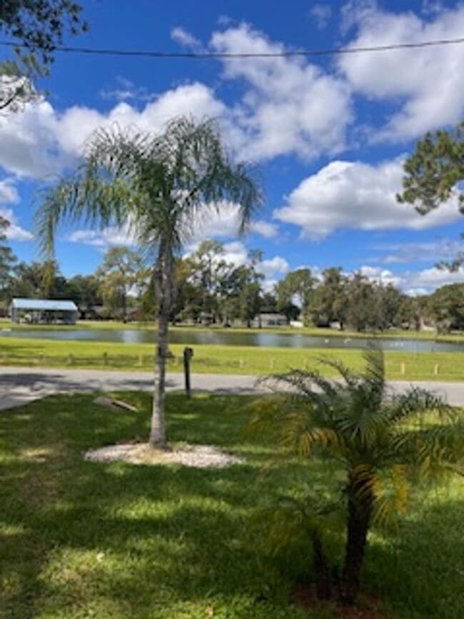 Building Photo - 106 Drake St