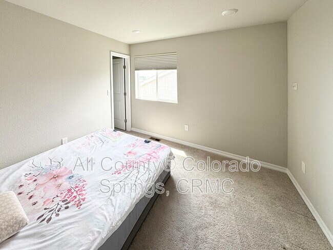 Building Photo - 5975 Mumford Dr.