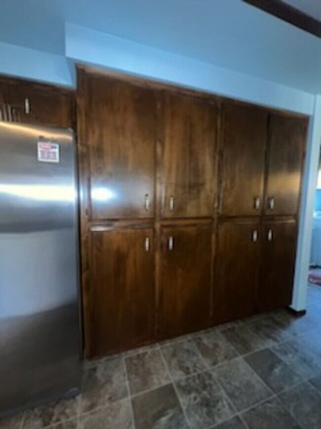 Building Photo - 3-Bedroom, 2-Bath Home Convenient Location...