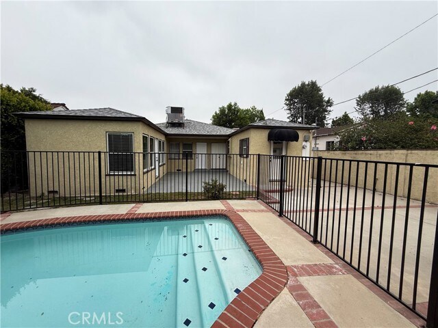 Building Photo - 527 S Orchard Dr