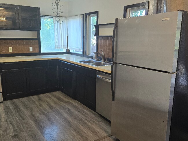 Building Photo - 2615 Silver Blvd