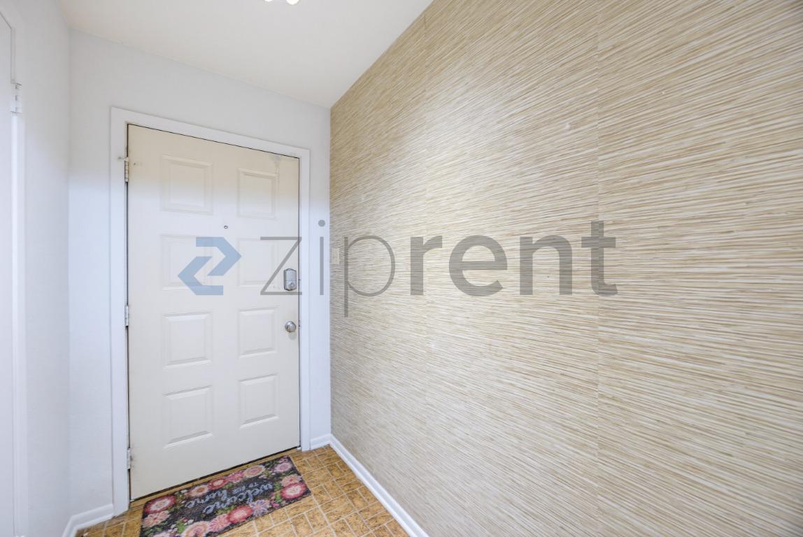 Building Photo - Unit