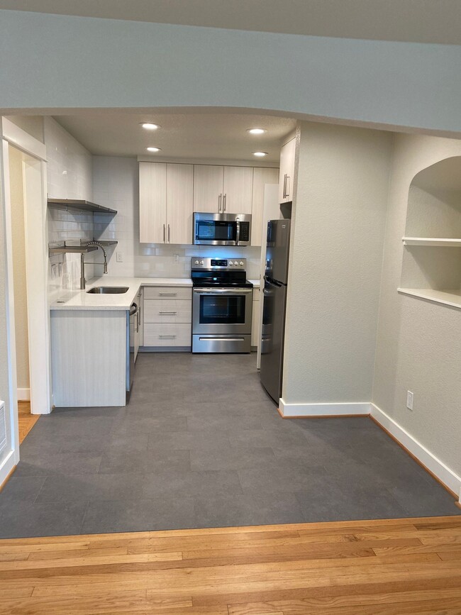 Building Photo - Modern Vintage Alberta Arts  1250sqft 1BR-...