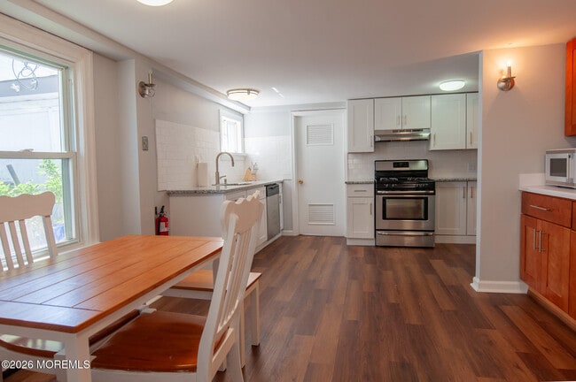 Building Photo - 124 N Cambridge Ave