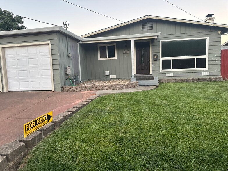 Building Photo - 1331 Rose Ave