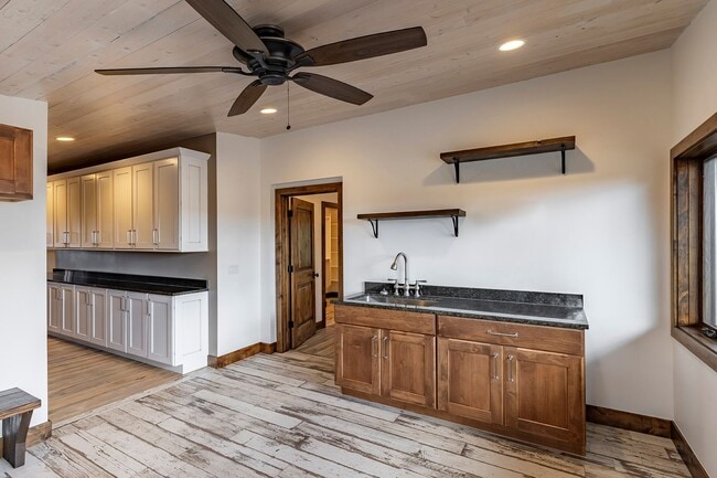 Building Photo - Ranch home in Kamas