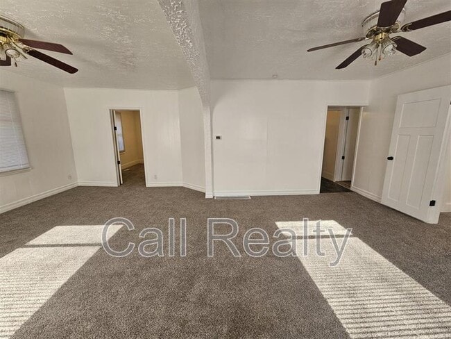Building Photo - 2721 E Rowan Ave