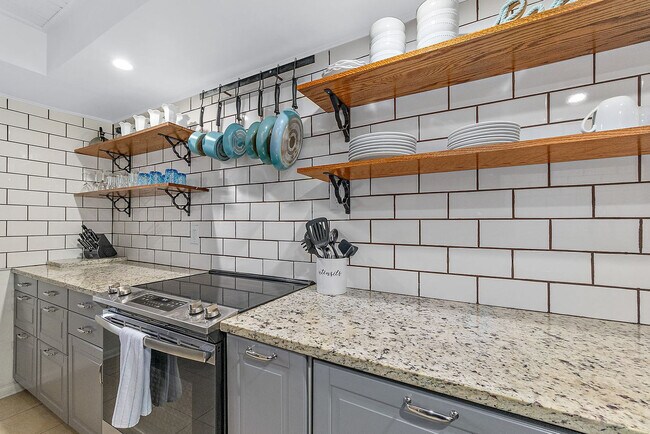 Building Photo - 11 Oceanside Dr