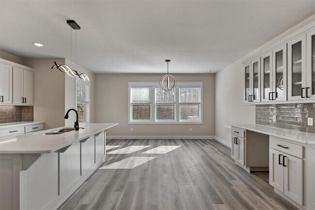 Building Photo - 3 Pickering Dr