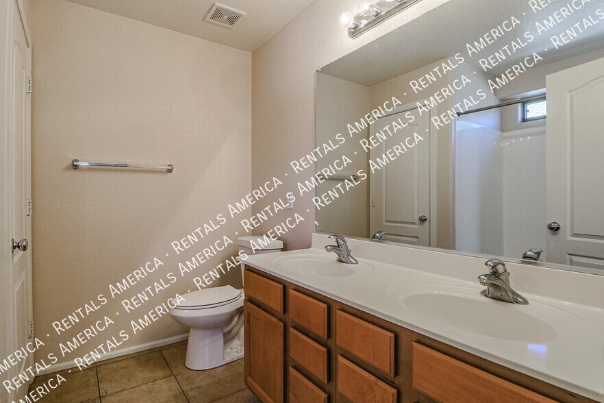 Building Photo - 16070 W Kendall St