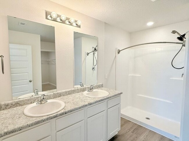 Building Photo - 5320 Peach Dr