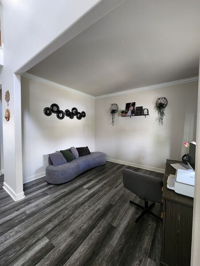 Building Photo - Long Realty & Property Management - 5 bedroom Stunning Home with Full Finished Basement