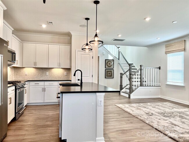 Building Photo - 15906 Parkside crossing Dr