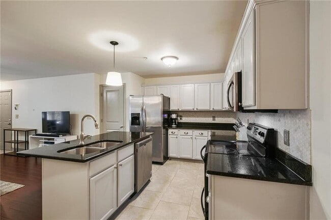 Building Photo - 1002 Madison Ln S E