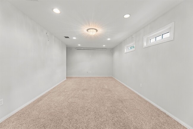Building Photo - 14115 River Forest Dr