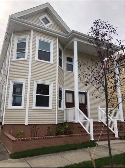 Primary Photo - 338 Shaw St