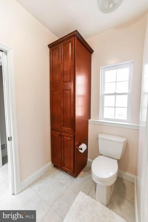 Building Photo - 24900 Fox Run Ln