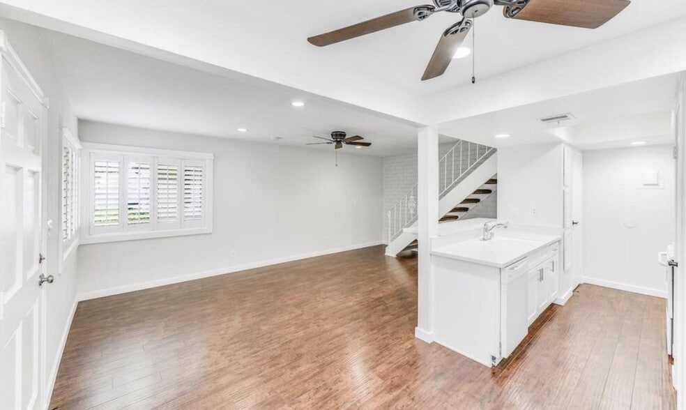 Building Photo - 16673 Viewpoint Ln