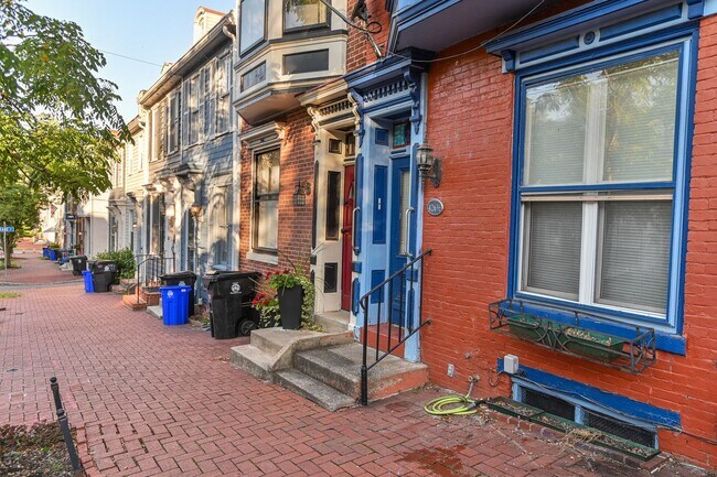 Building Photo - 426 1/2 Boas Street