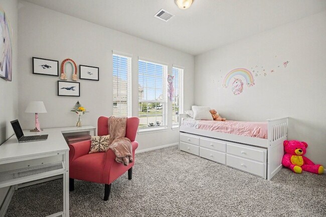 Building Photo - 2214 Lierna Dr