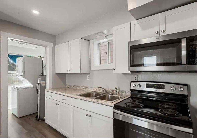 Building Photo - 223 Baker St