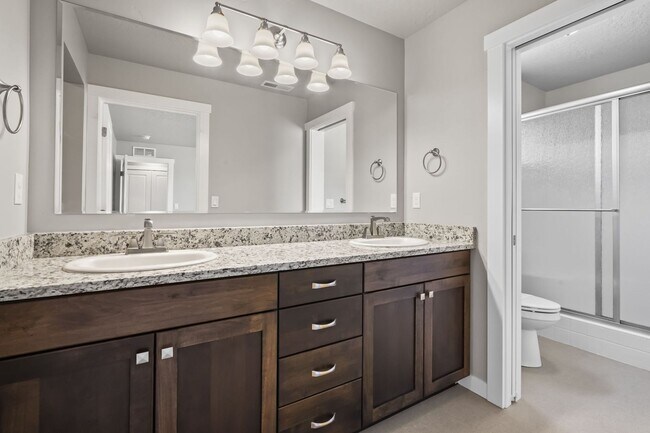 Building Photo - Beautiful 3bd/2.5ba Home w/Office Space & Bonus Loft