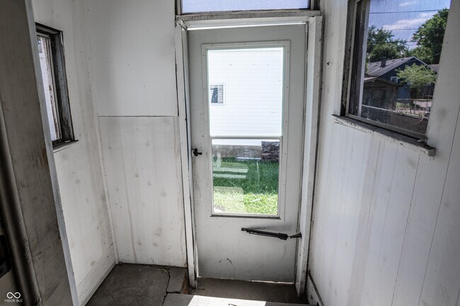 Building Photo - 207 N Hamilton Ave