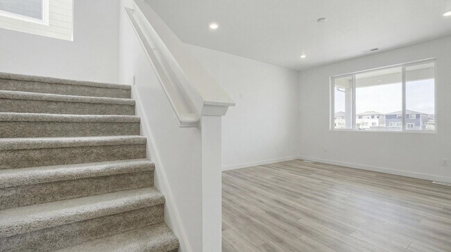 Building Photo - 154 E Parade Ave