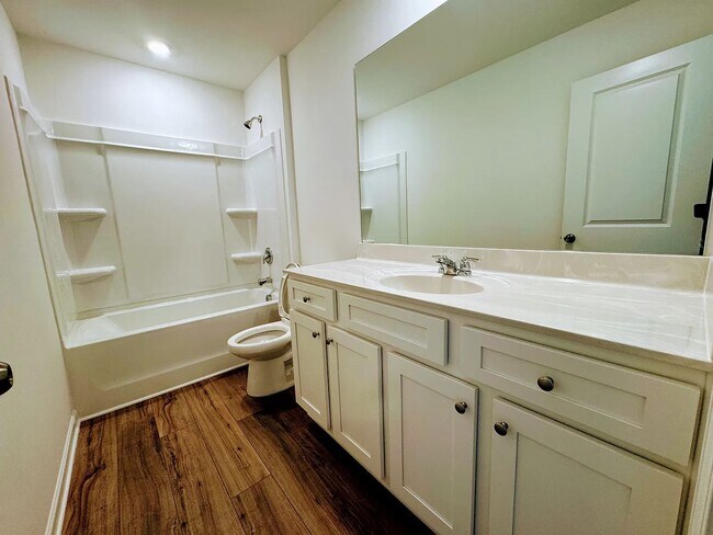 Building Photo - 514 Madison Lakeview Dr