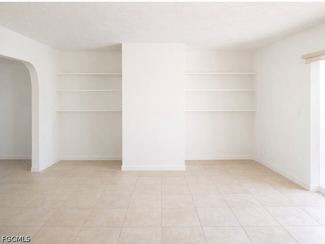 Building Photo - 922 SE 26th Terrace