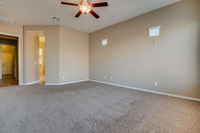 Building Photo - 3 Bedroom - 2 Bath plus Den - 2224 Sq. Ft....