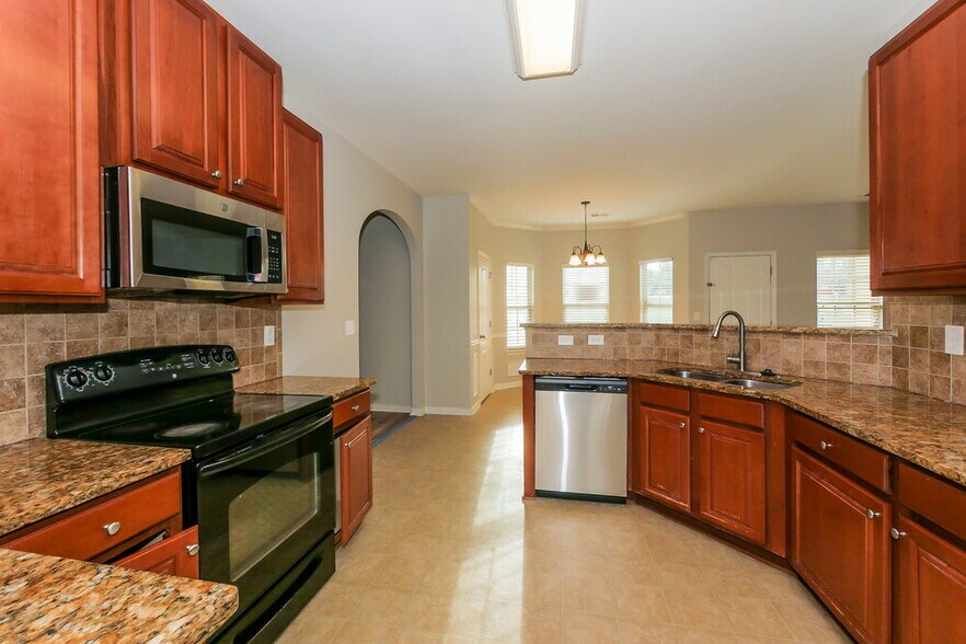 Building Photo - 215 Madison Grace Ave