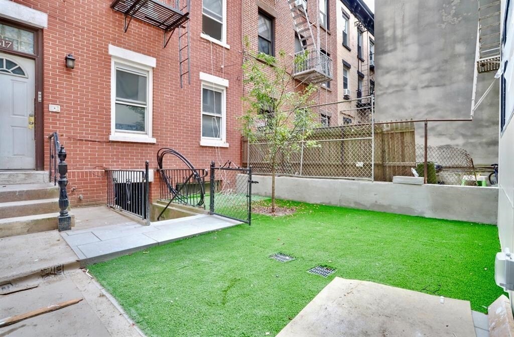 Building Photo - 517 Willow Ave