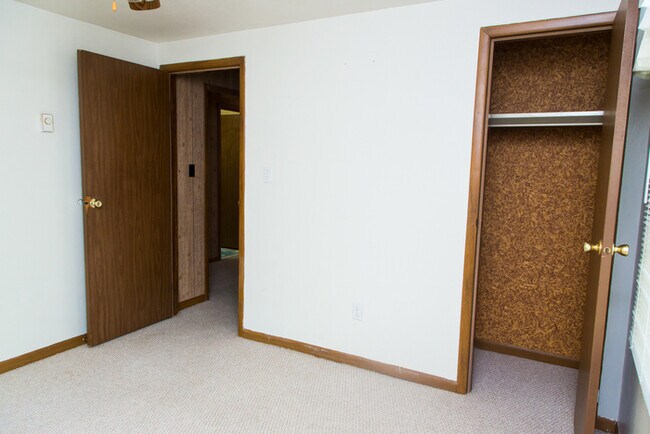 Building Photo - Country living in Cedar Grove