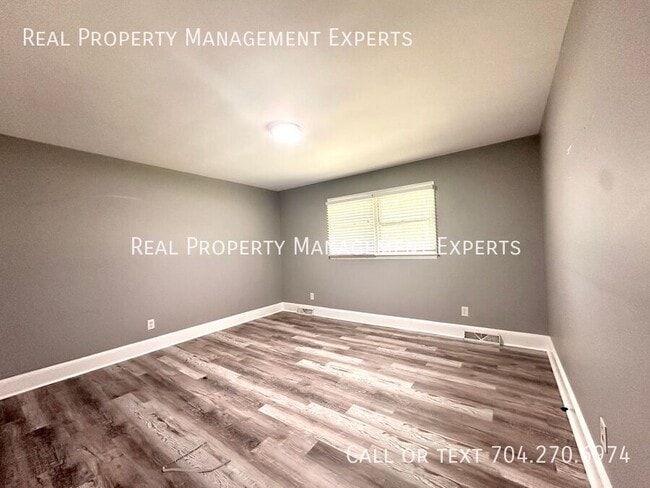 Building Photo - 8051 Southway Rd