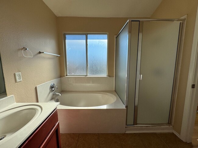 Building Photo - 5600 Lions Gate Ln