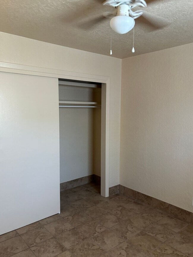Building Photo - NEWLY REMODELED 1 BED 1 BATH