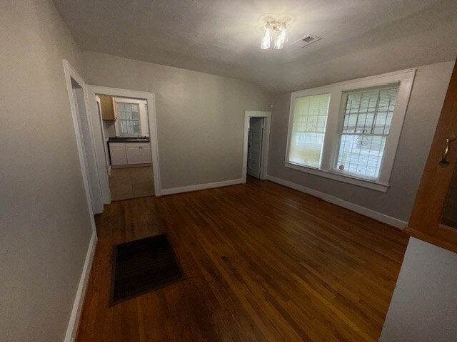 Building Photo - 1318 Oak St