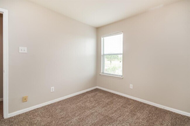 Building Photo - 2621 Marlin Dr
