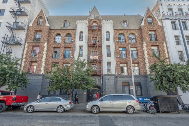 Building Photo - 751 Normandie Ave