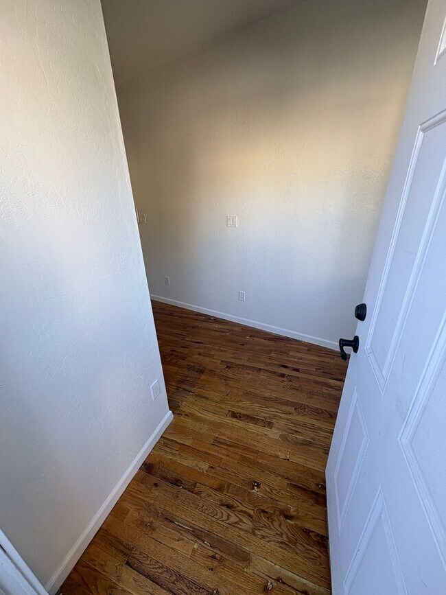 Building Photo - R311