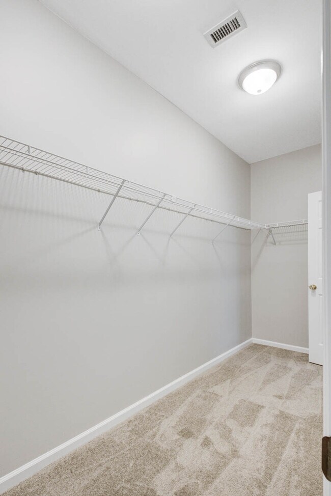 Building Photo - 6040 Fieldstone Cir