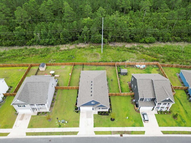 Building Photo - Spacious 4 Bedroom Home in Blake Farm